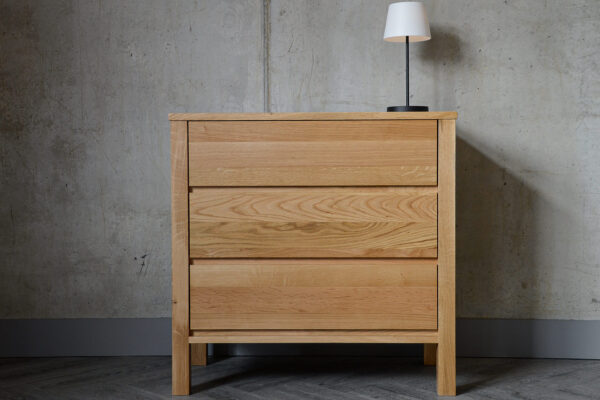 3 drawer chest in oak Shaker style