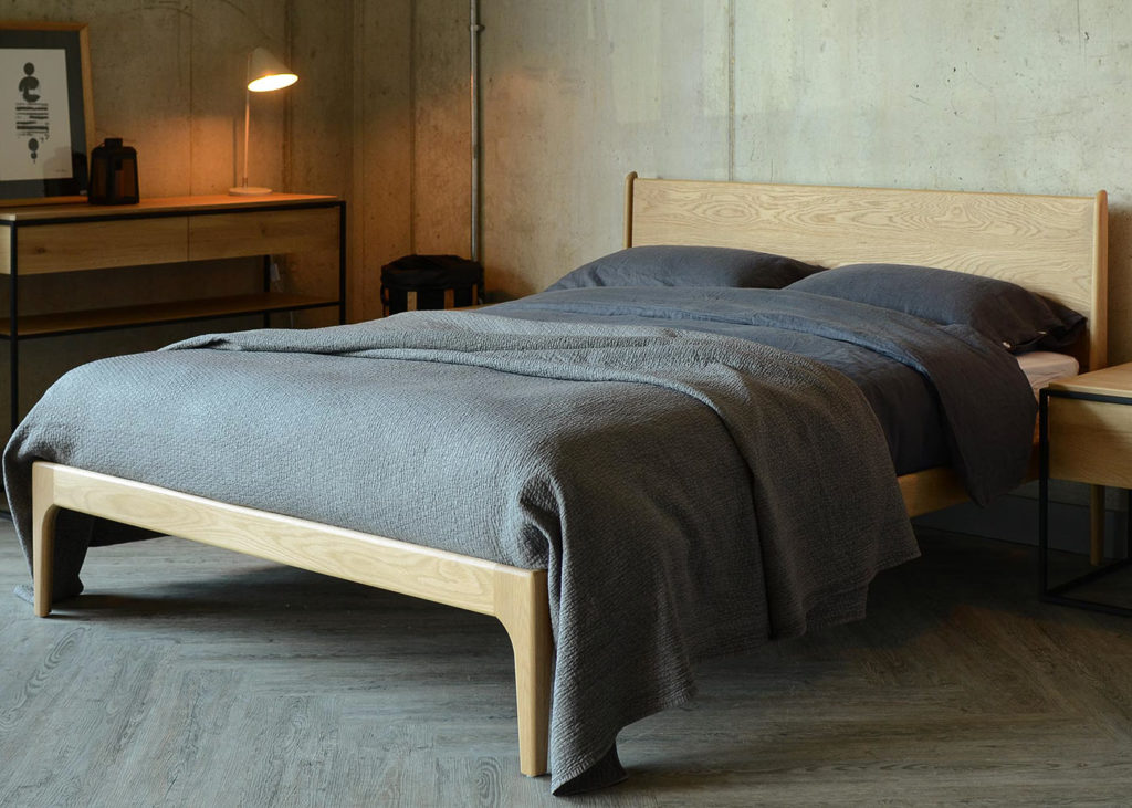 Camden oak bed 3Q 1400x1000