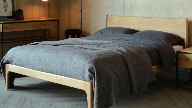 Camden oak bed 3Q 1400x1000