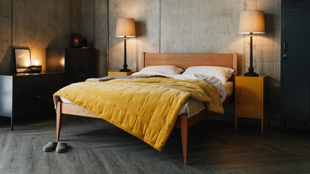 Cherry bed Cochin with mustard bedding MAIN