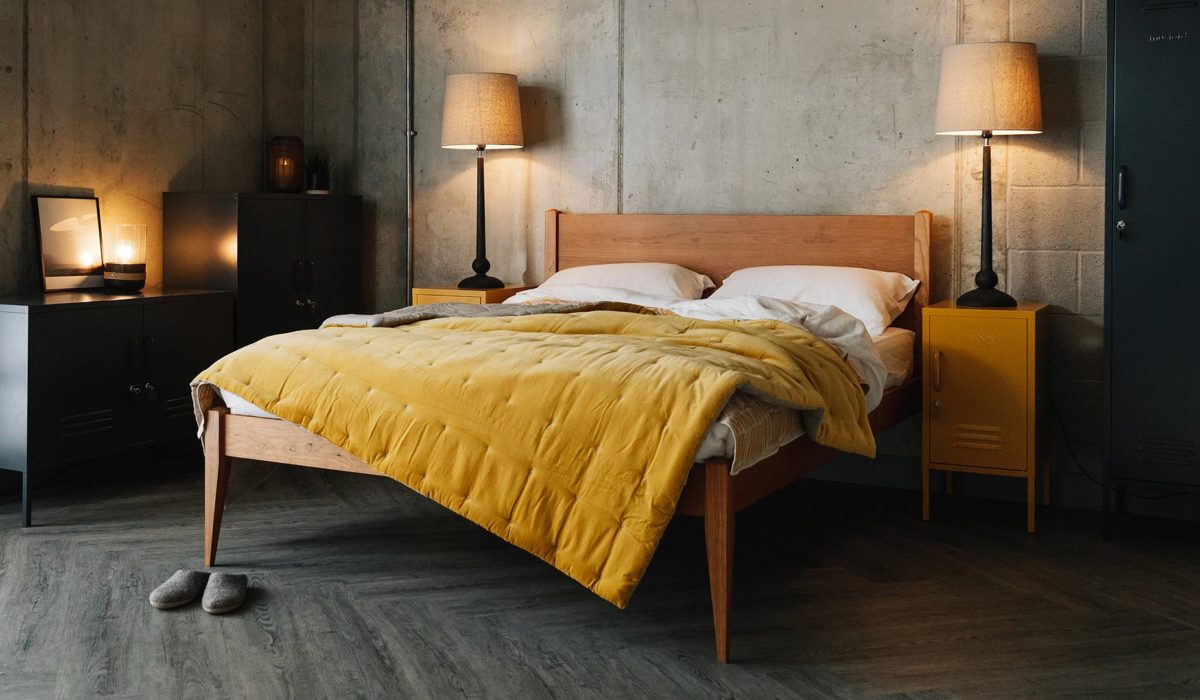 Cherry bed Cochin with mustard bedding MAIN