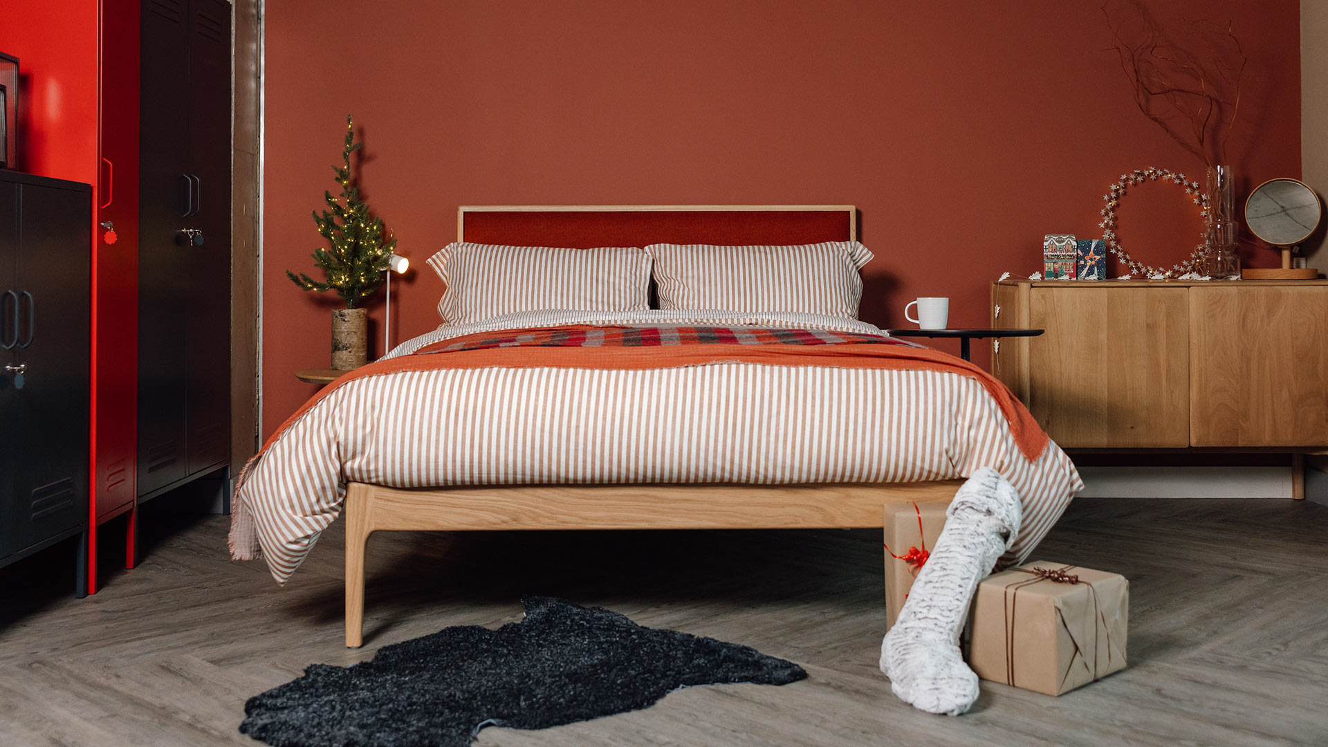 Christmas bedroom look oak Carlisle bed