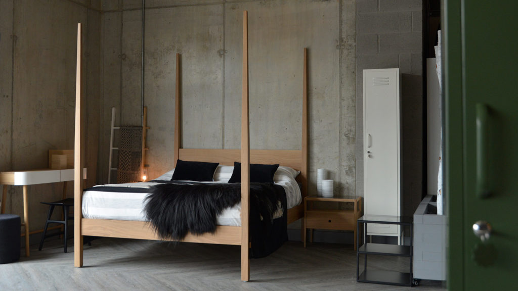 Hatfield modern 4 poster 1920