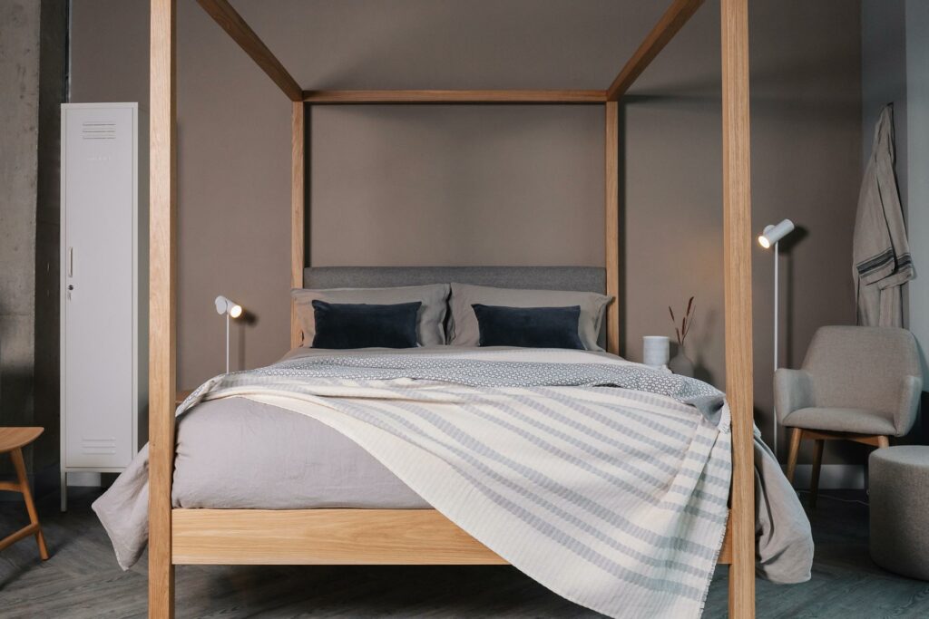 Highland modern four poster with stone bedding