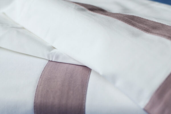 Hotel cotton bedding whiet and lavender