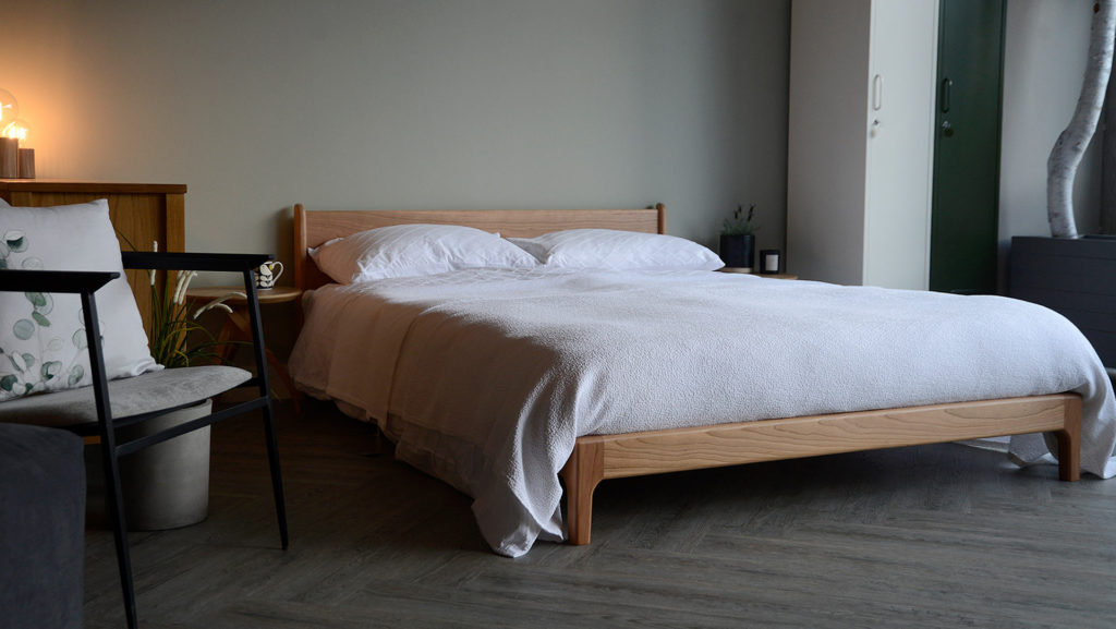 Pimlico bed with white textured bedding 72