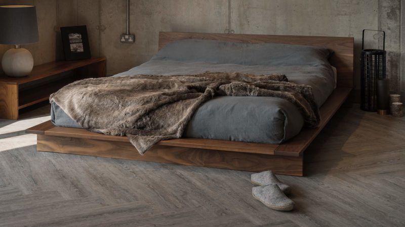 Walnut Oregon with Original Wolf Throw