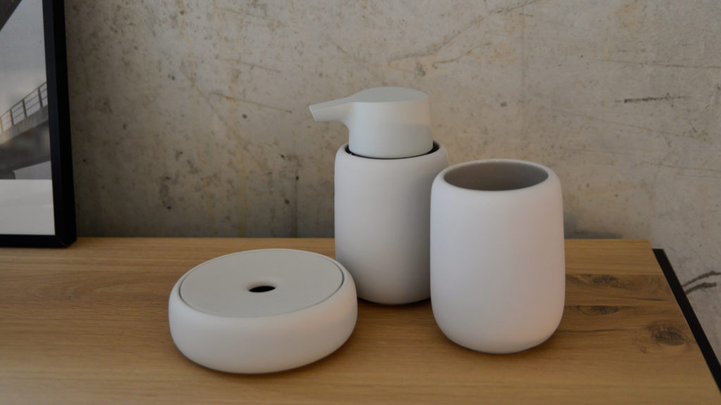 bathroom accessorie set blomus pale clay