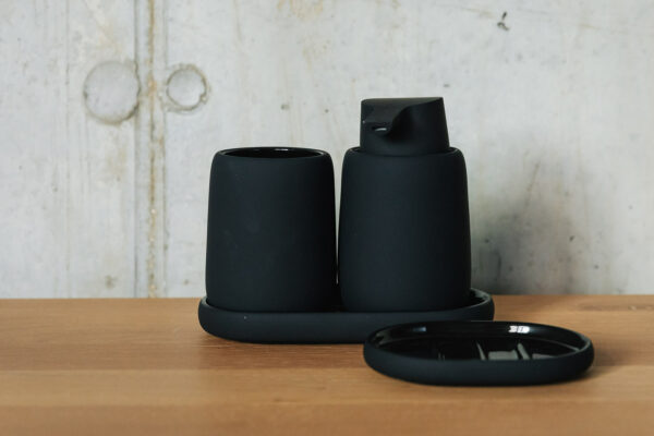 black bathroom accessories