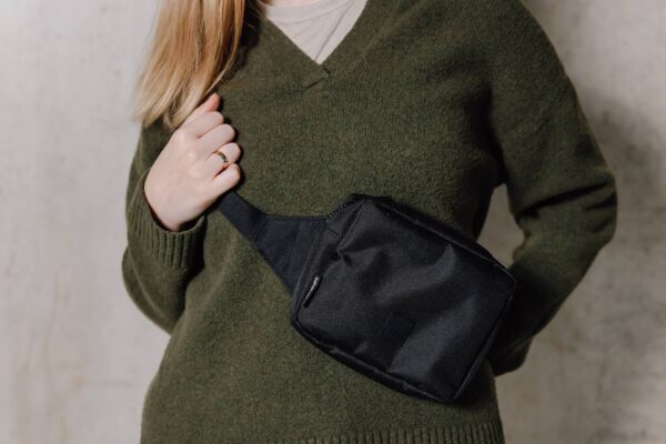 black crossbody bags