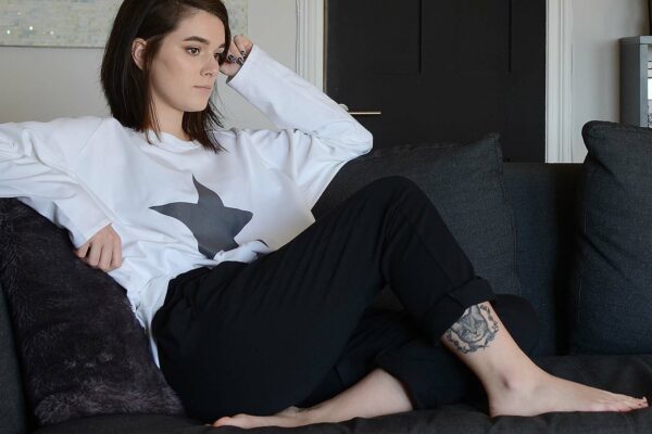 black joggers2 and white top with black star 1920