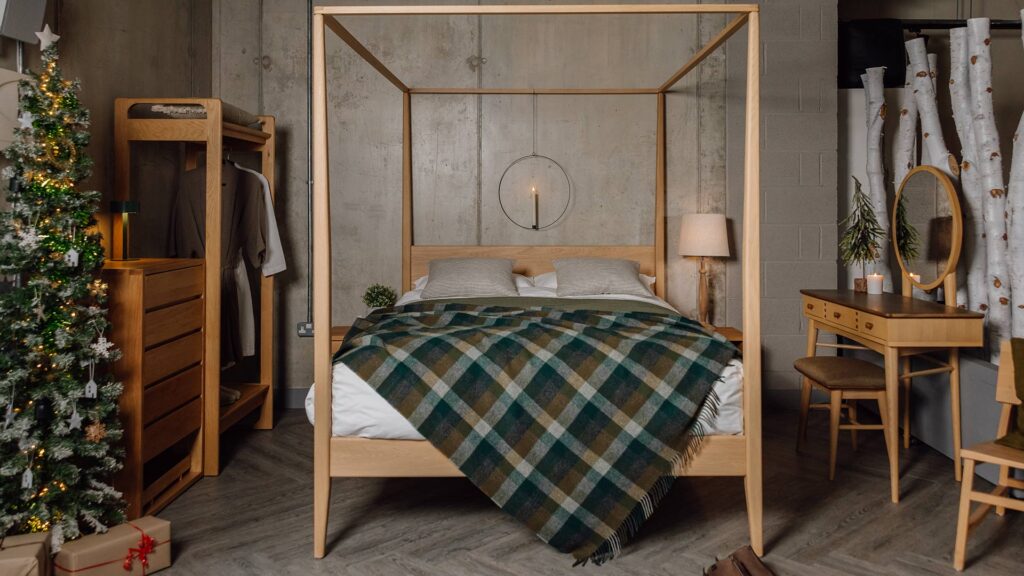 canterbury 4 poster christmas look