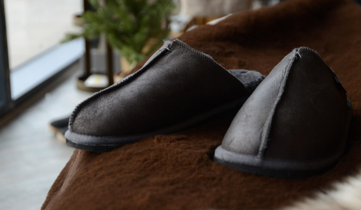 dark grey hugo slippers