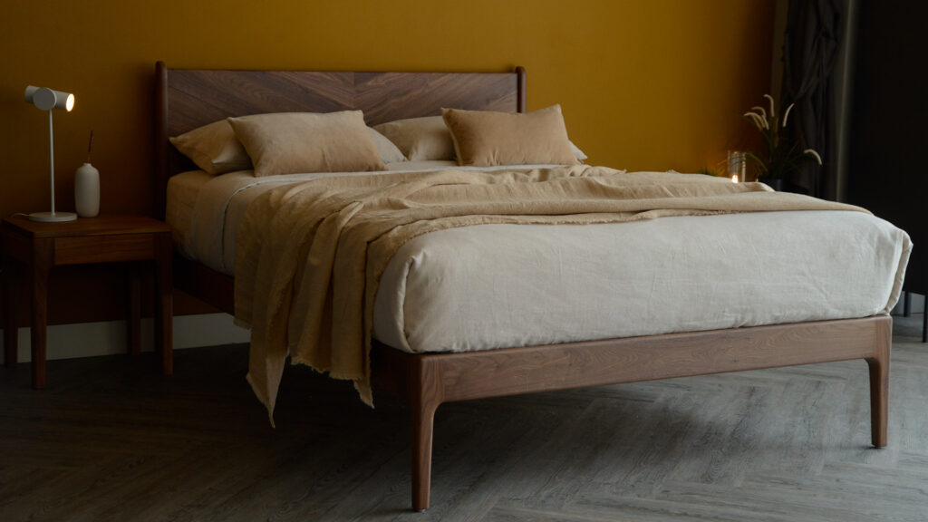 ecru bedding on the Hoxton bed walnut 23