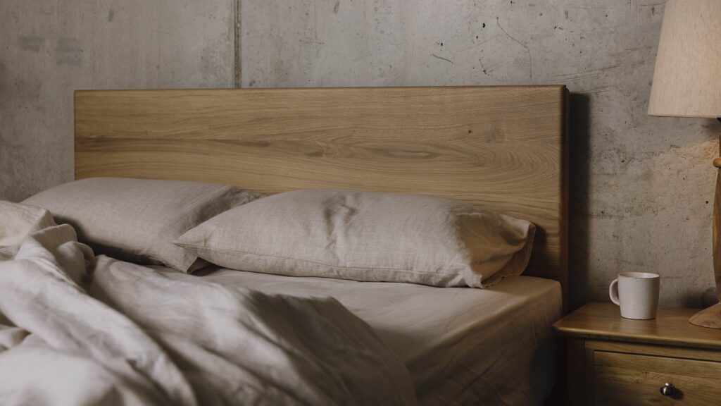 Chiswick bed in solid oak, focus on the headboard.