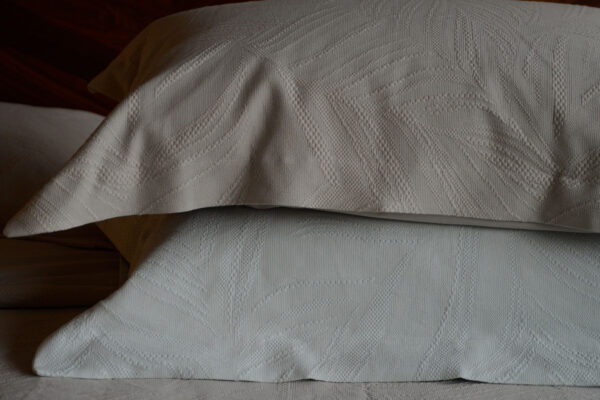 embossed pattern duvet sets