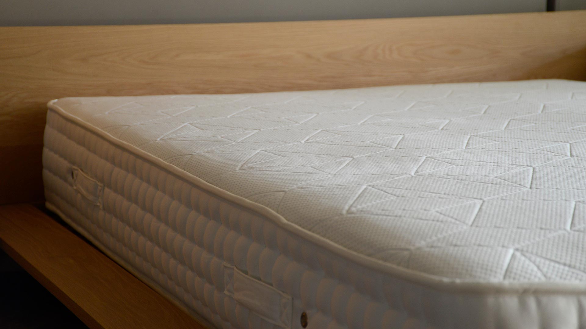 firm hybrid mattress detail