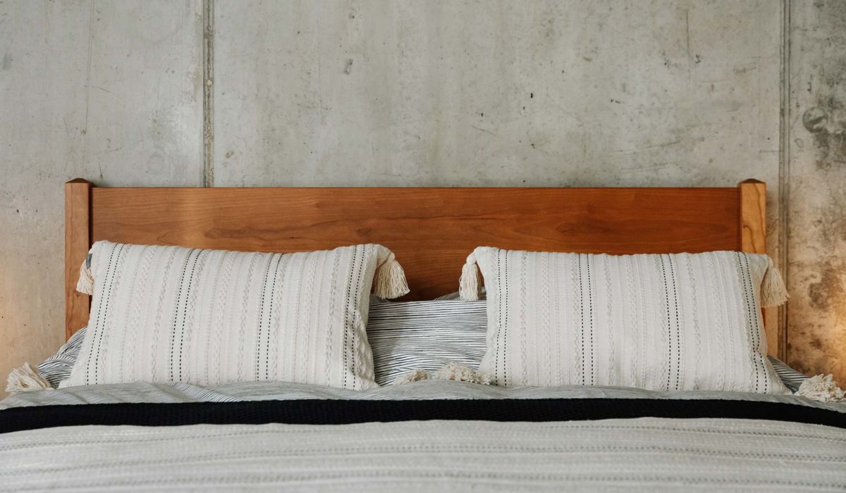 malax cushions with cherry cochin bed