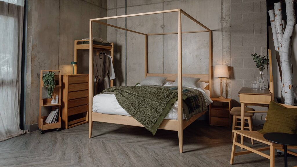 mid century style 4 poster Canterbury