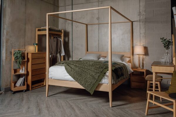 mid century style 4 poster Canterbury