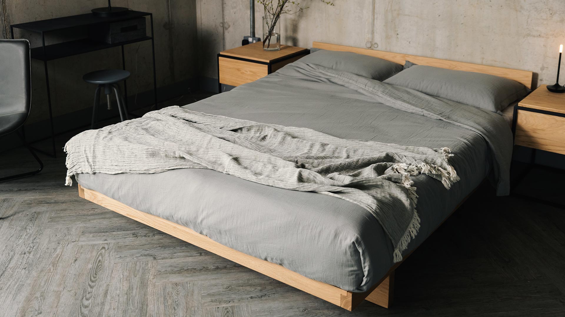 muslin bedding with greenish grey crinkle throw