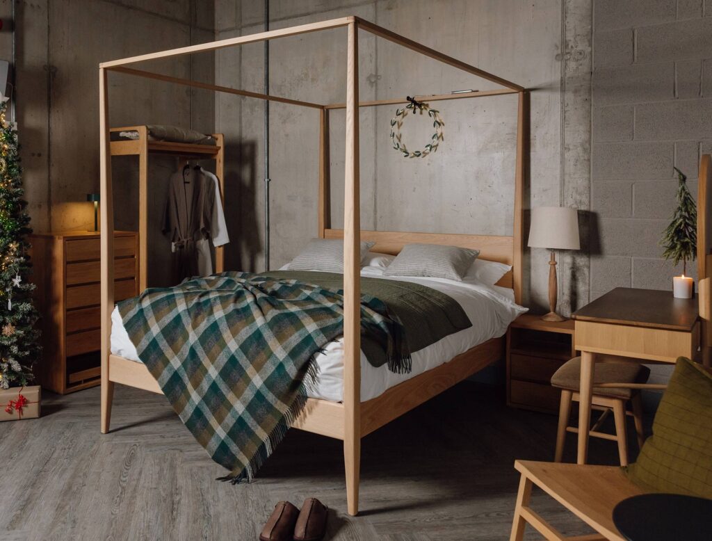 oak 4 poster Christmas style 1920x1400 1