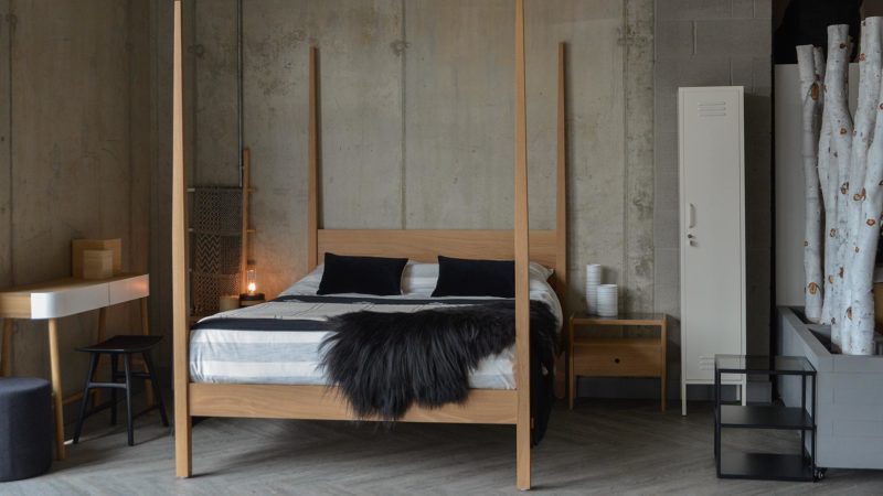 oak Hatfield pointed post bed 1200