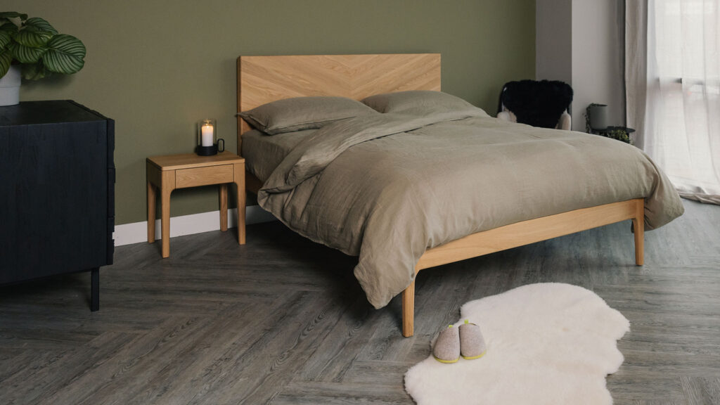 oak Highbury bed with linen bedding
