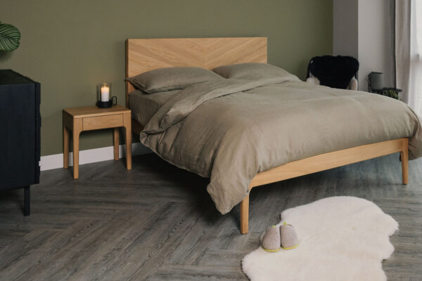 oak Highbury bed with linen bedding