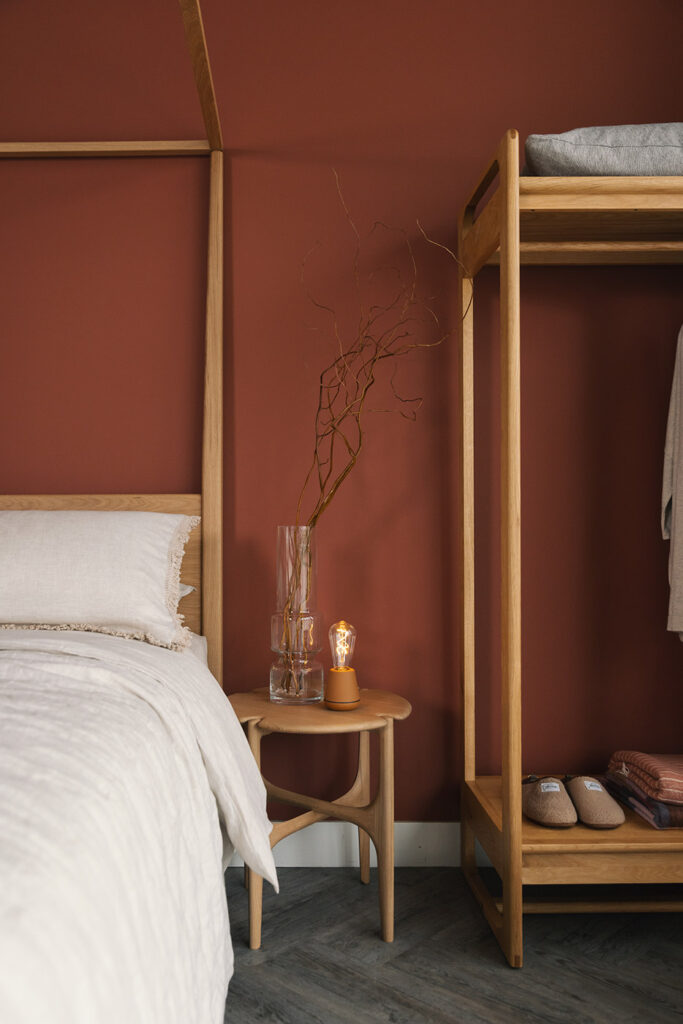 oak bedroom furniture pi side table 4 poster and rail