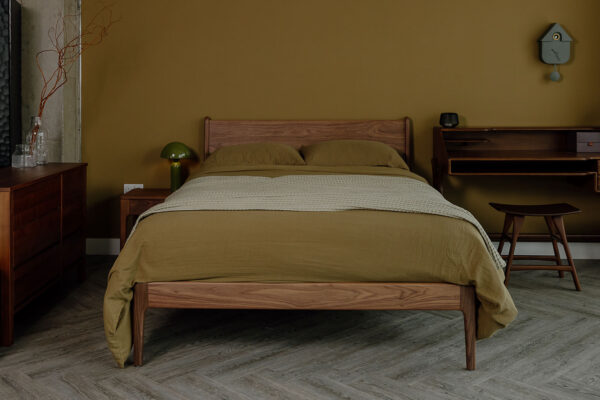Quick Ship Kingsize Walnut Camden