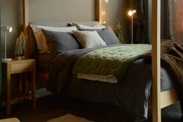 olive velvet quilt on highland 4 poster