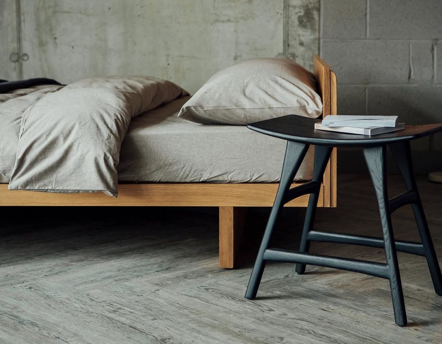 osso stool in black oak with natural oak kyoto bed