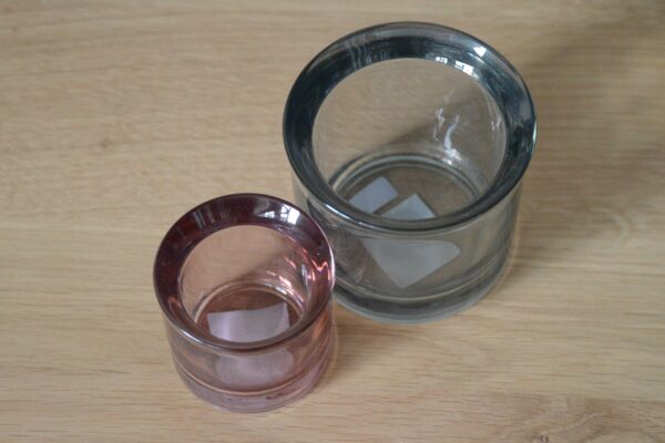 pink and grey t light holders