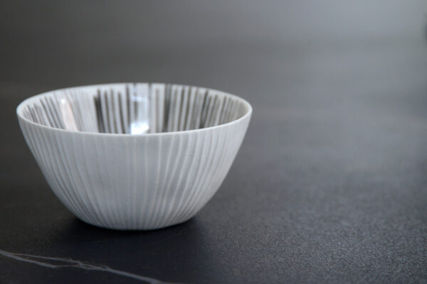 porcelain dip bowl with ridged outer