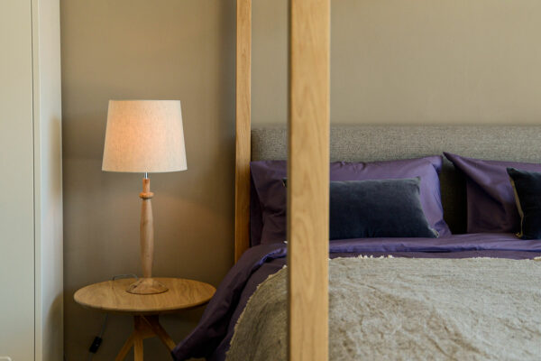 pr home lamp with oak highland bed