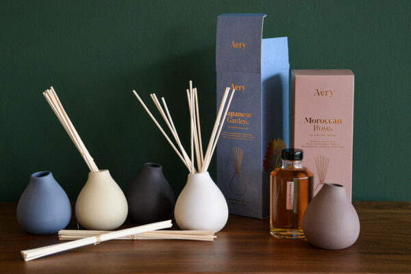 room fragrance diffuser with reusable clay vase
