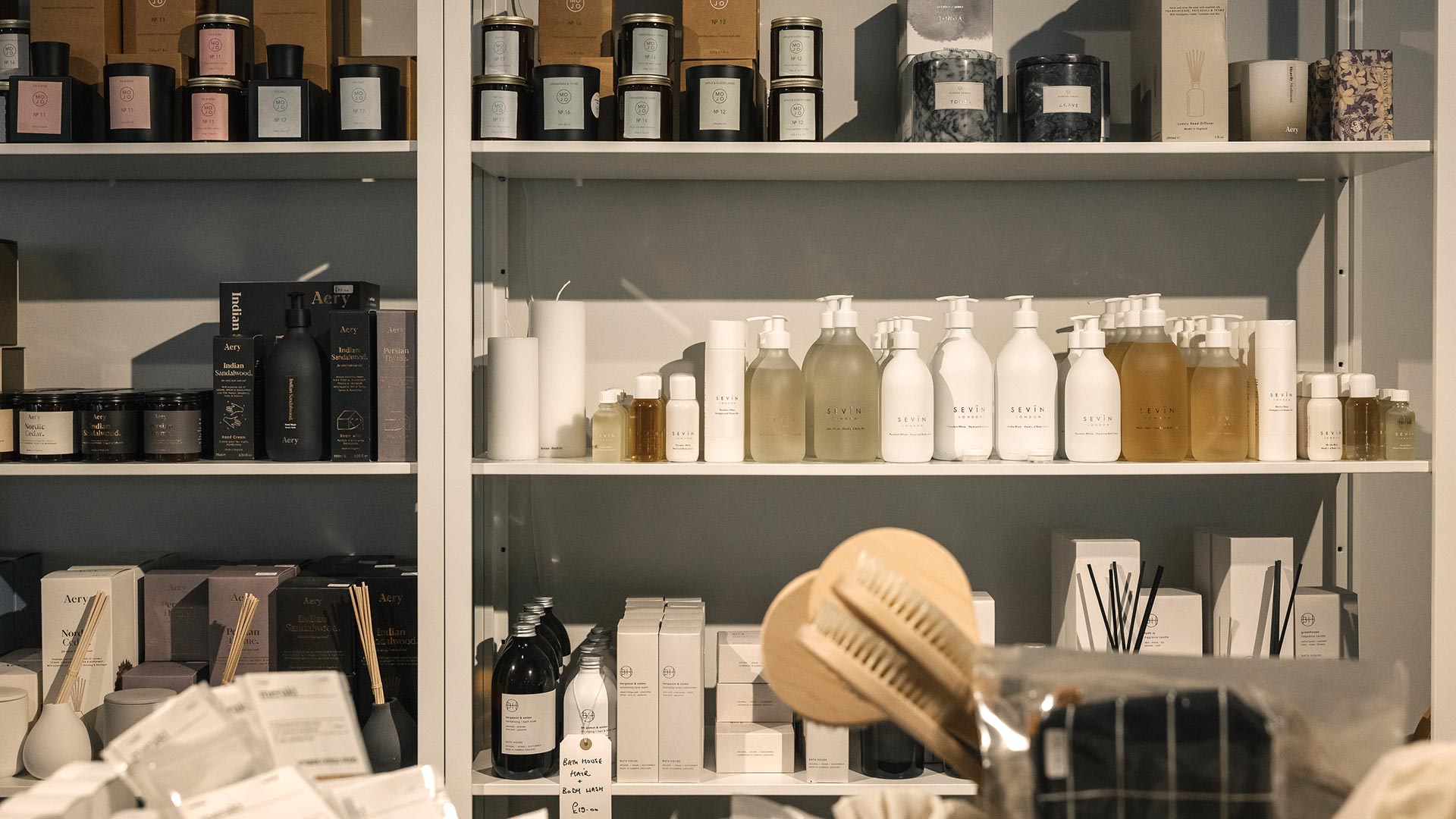 showroom toiletries candles