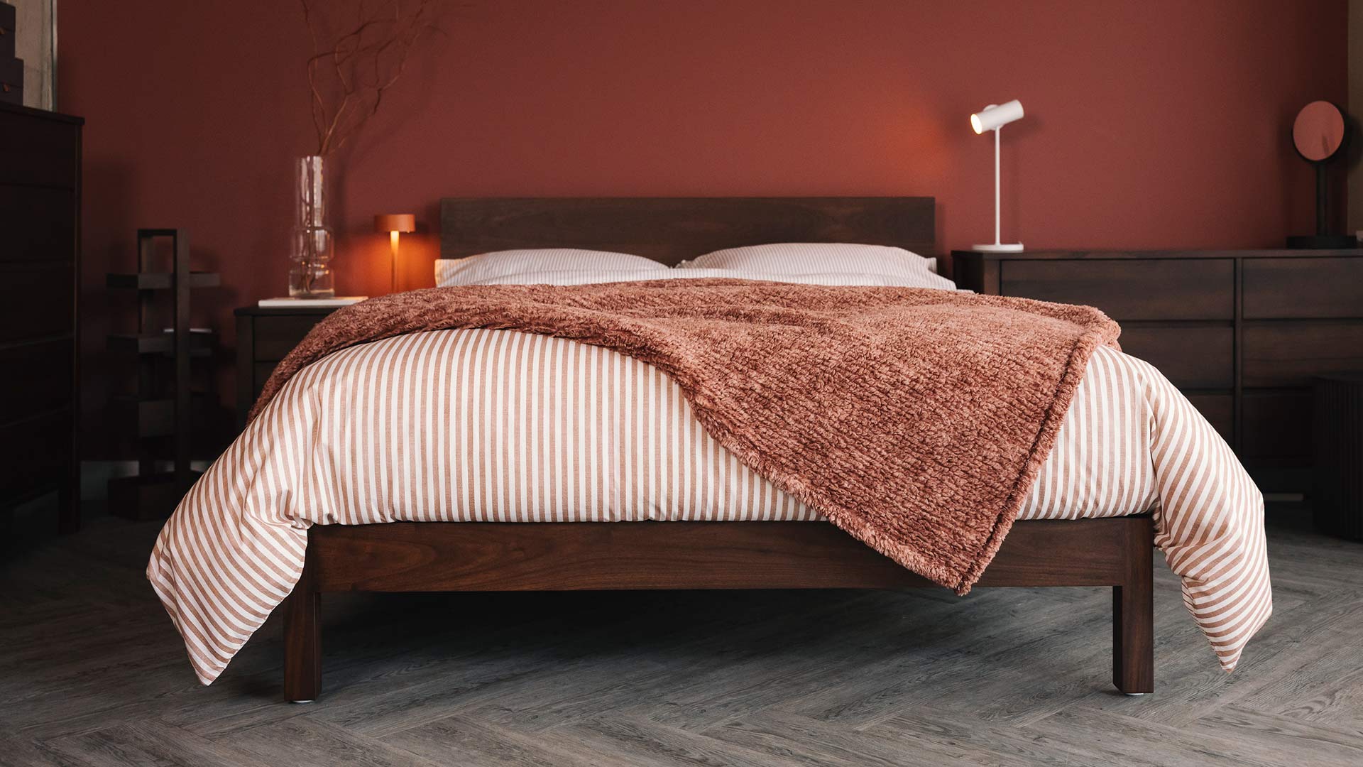 smoked walnut Malabar bed with rusty red fleece