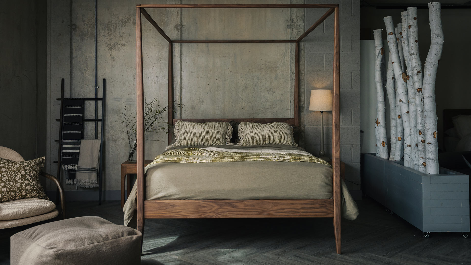 walnut 4 poster with green bedding