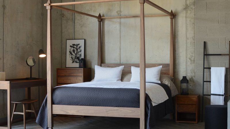 walnut four poster Raj 3Q 1900x1400