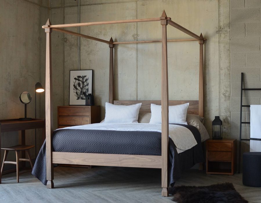 walnut four poster Raj 3Q 1900x1400