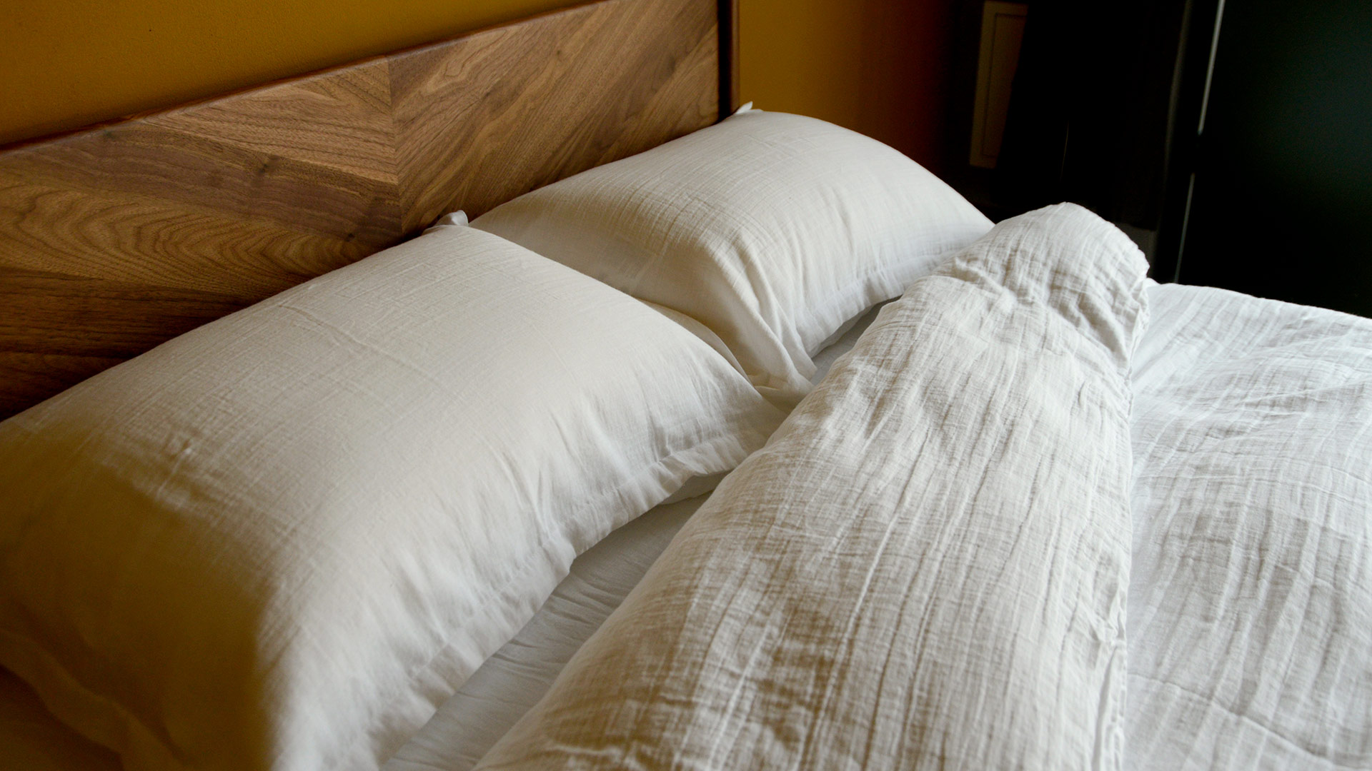 white double layer bedding close up