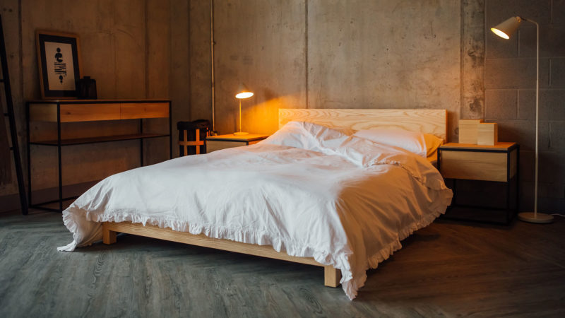 white ruffle bedding ash sonora bed 3Q roomset