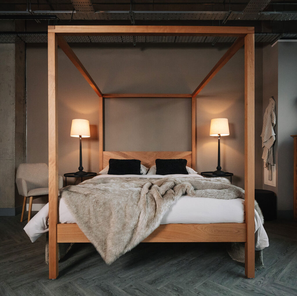 winter look cherry Kelham 1400